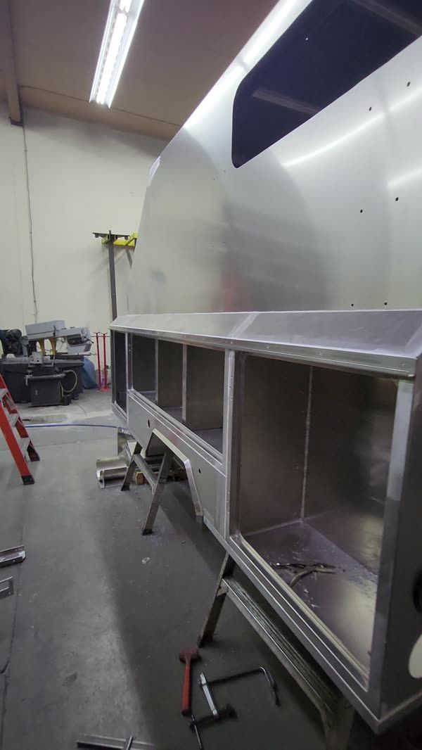 Aluminum trailer body with open storage compartments