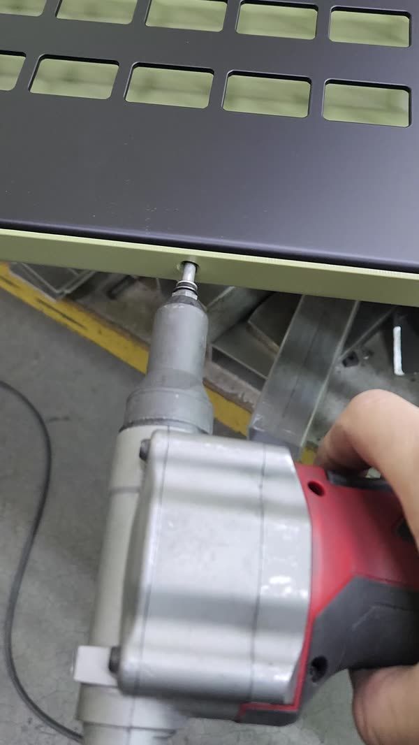 Bolting up trailer components with an impact gun