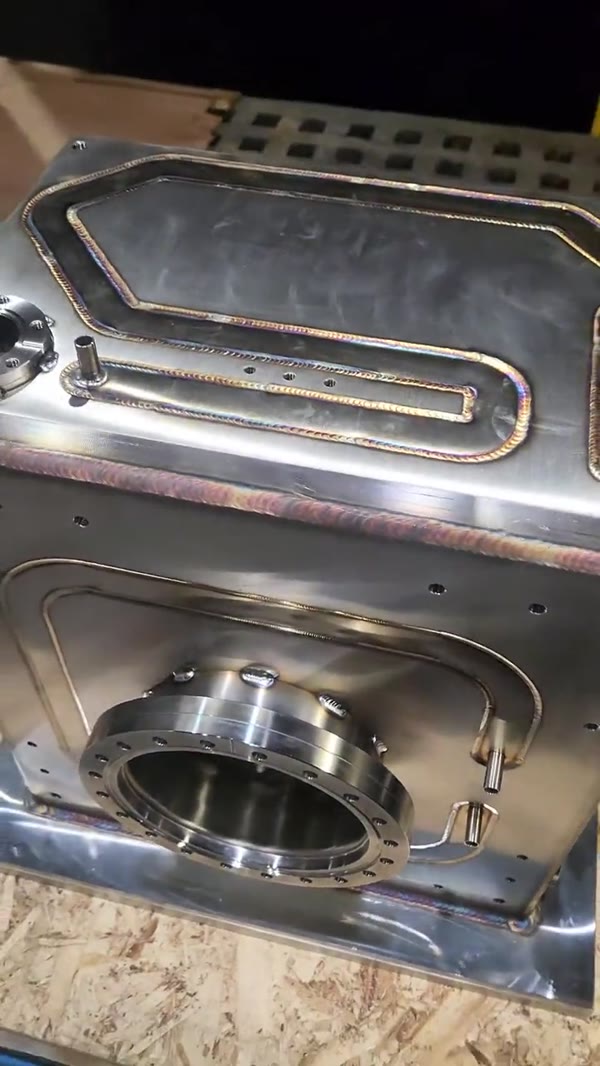 Stainless chamber with welded fittings